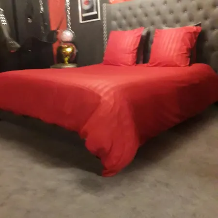 Le Rouge Et Noir Apartament