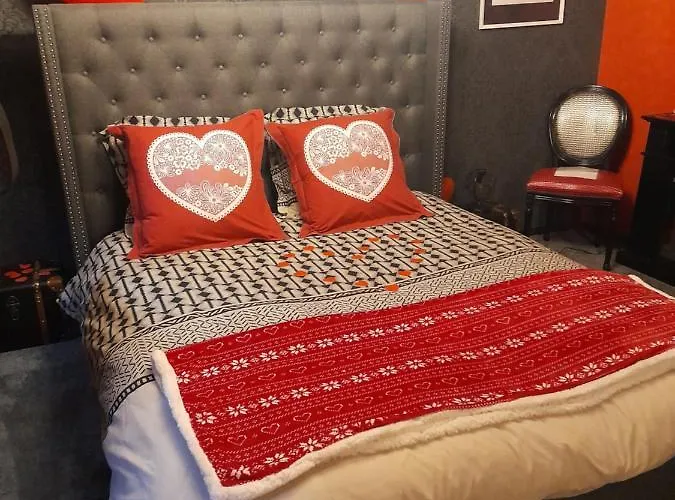 Le Rouge Et Noir Apartment