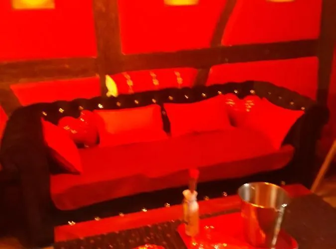 Le Rouge Et Noir Barr